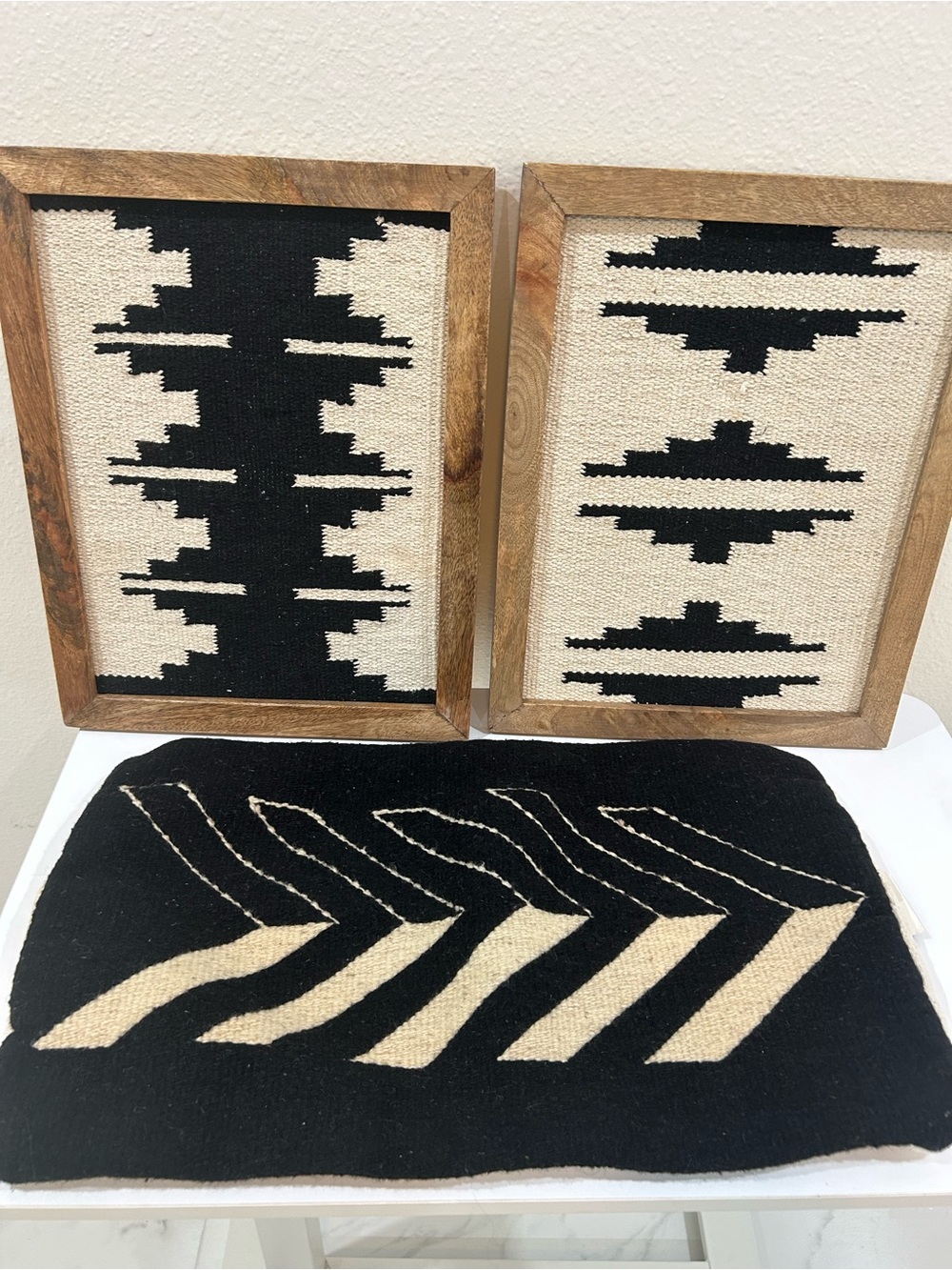 Accent Pillow Southwest Black and Cream Chevron Arrow Design, 2 Wall Art Frames
